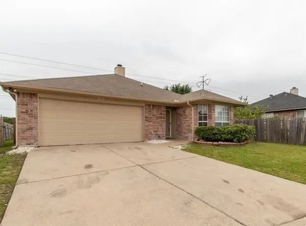 816 W Colony Drive, Arlington, TX 76001