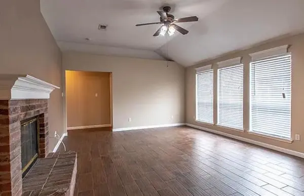 816 W Colony Drive, Arlington, TX 76001