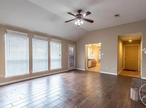 816 W Colony Drive, Arlington, TX 76001