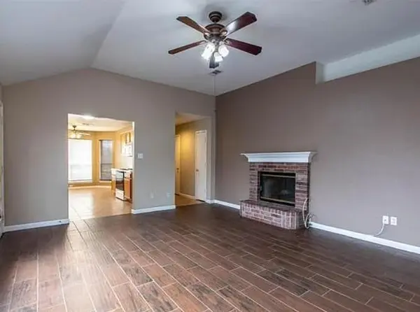 816 W Colony Drive, Arlington, TX 76001