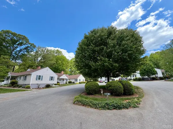 411 Clays Crossing DR, Forest, VA 24551