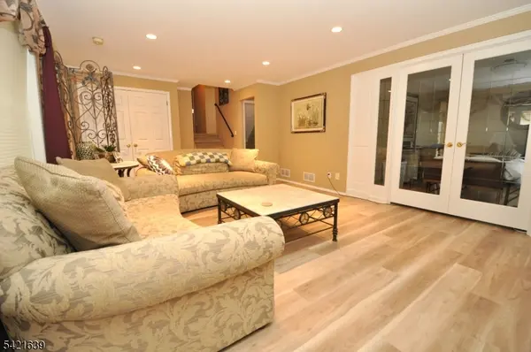 28 Jefferson Pl, Montvale Boro, NJ 07645