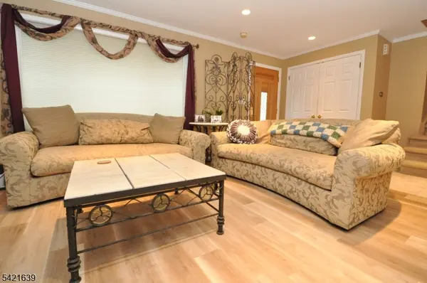 28 Jefferson Pl, Montvale Boro, NJ 07645