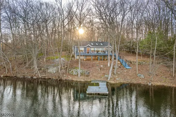 361 E Lakeshore Dr, Vernon Twp., NJ 07422