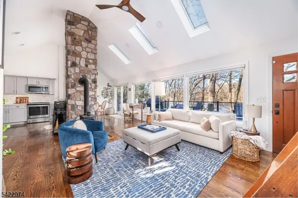 361 E Lakeshore Dr, Vernon Twp., NJ 07422