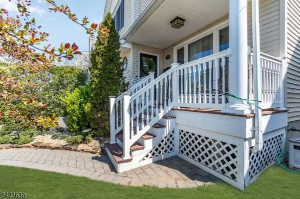 52 7th St, North Arlington Boro, NJ 07031