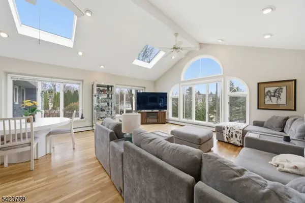 4 Glencove Rd, Parsippany-troy Hills Twp., NJ 07950