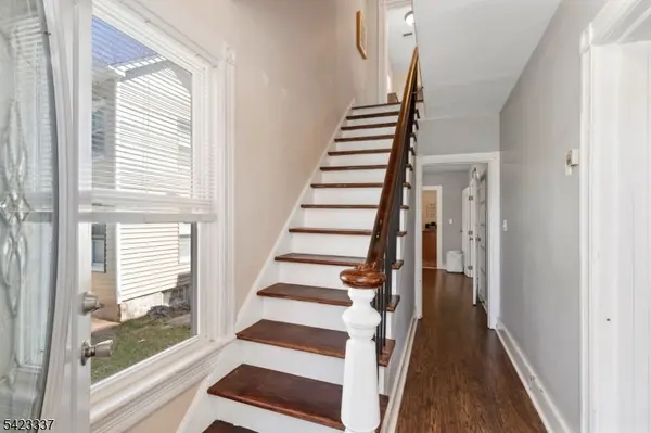 33 Woodside Ave, Newton Town, NJ 07860