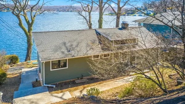 38 Ithanell Rd, Hopatcong Boro, NJ 07843