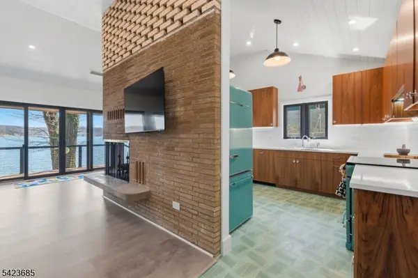 38 Ithanell Rd, Hopatcong Boro, NJ 07843