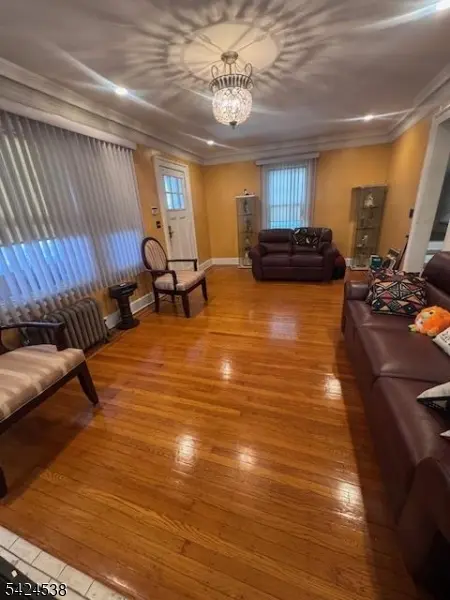 38 Emerson St, East Orange City, NJ 07018