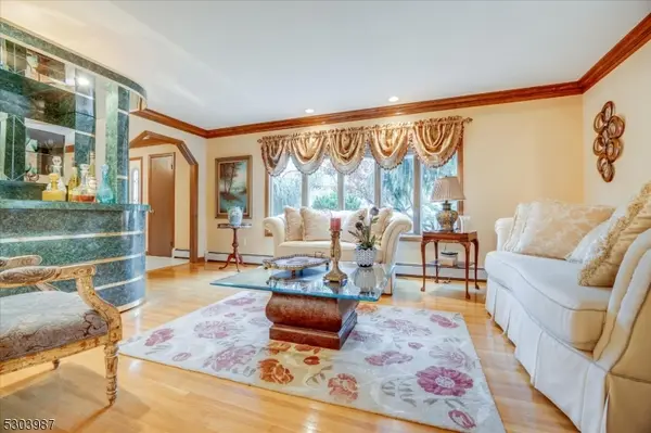 64 Roosevelt Ave, North Haledon Boro, NJ 07508