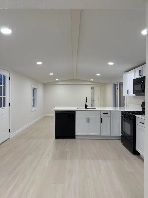 1595 N County Line RD, Belvidere Twp, MI 48886