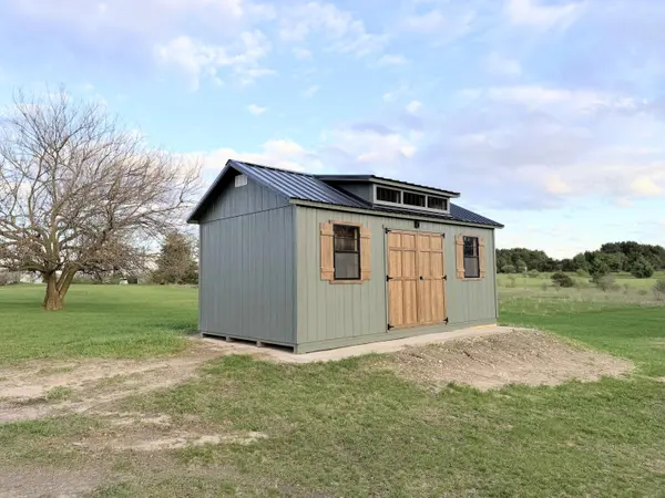 1595 N County Line RD, Belvidere Twp, MI 48886