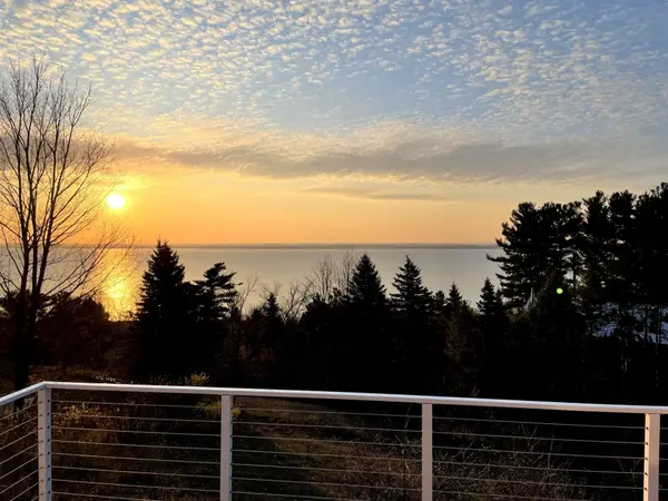 3939 Blue Heights DR, Peninsula Twp, MI 49686