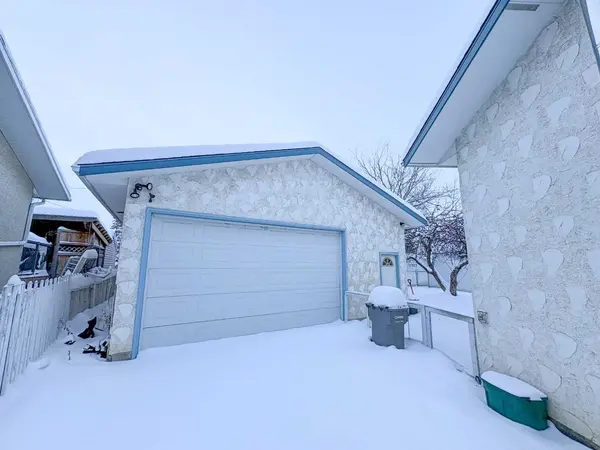 9245 112A AVE, Grande Prairie, AB T8V 3L8