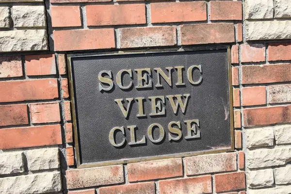 148 Scenic View Close NW, Calgary, AB T3L1Z4