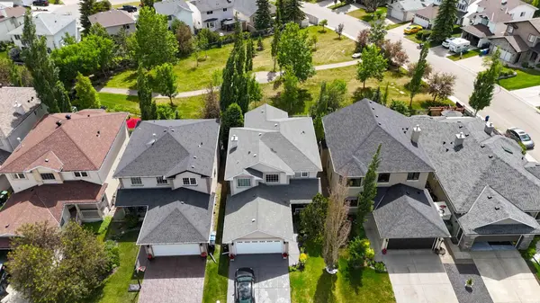 148 Scenic View Close NW, Calgary, AB T3L1Z4