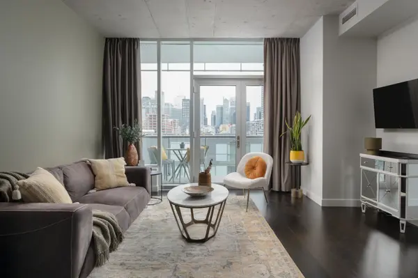 552 Wellington ST W #1301, Toronto C01, ON M5V 2V5