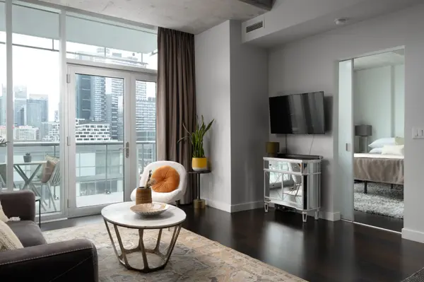 552 Wellington ST W #1301, Toronto C01, ON M5V 2V5