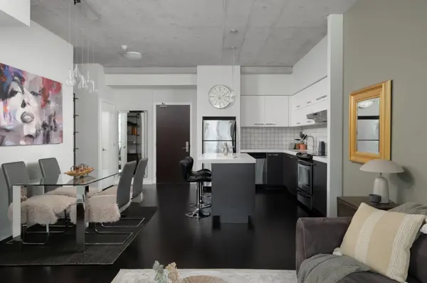 552 Wellington ST W #1301, Toronto C01, ON M5V 2V5