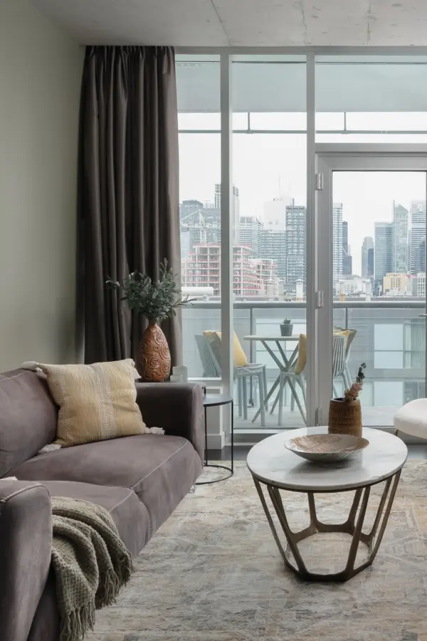 552 Wellington ST W #1301, Toronto C01, ON M5V 2V5