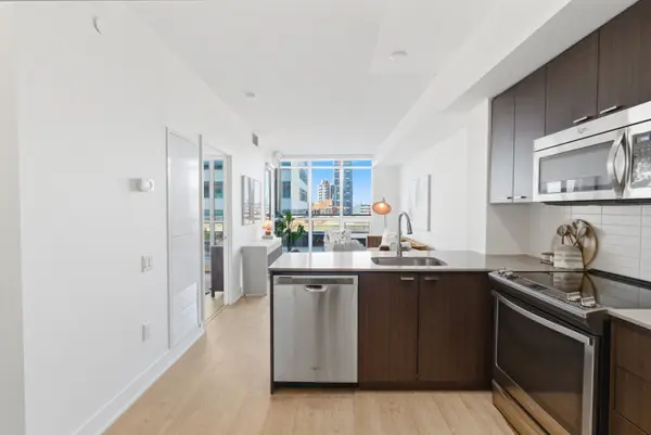 30 Roehampton AVE #706, Toronto C10, ON M4P 0B9