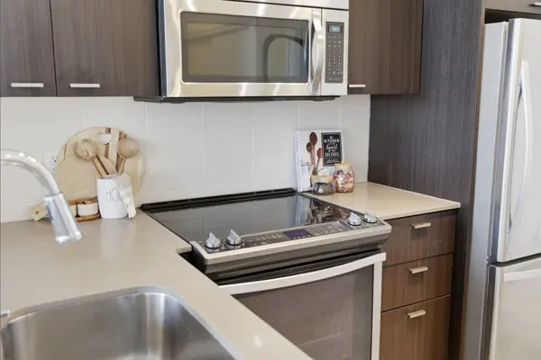 30 Roehampton AVE #706, Toronto C10, ON M4P 0B9