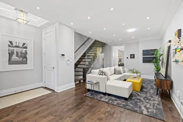 582 Woburn AVE, Toronto C04, ON M5M 1L9