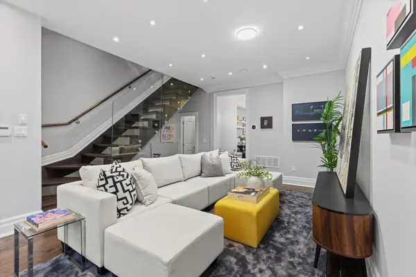 582 Woburn AVE, Toronto C04, ON M5M 1L9