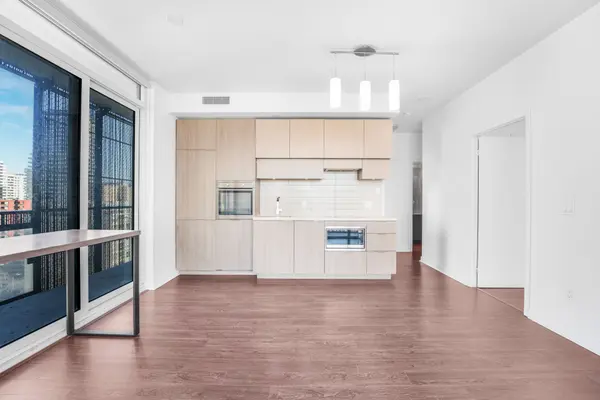 8 Eglinton AVE #1108, Toronto C10, ON M4P 1A6