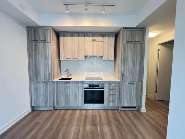 634 Church ST #1207, Toronto C08, ON M4Y 2G3