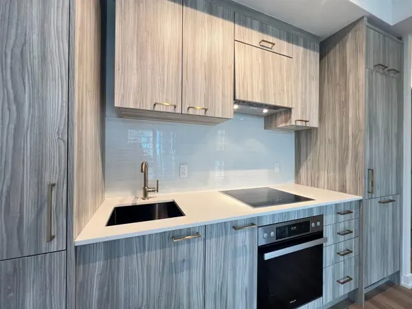 634 Church ST #1207, Toronto C08, ON M4Y 2G3