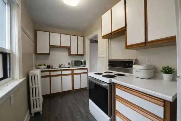 376 Davenport RD #2F, Toronto C02, ON M4V 1B4