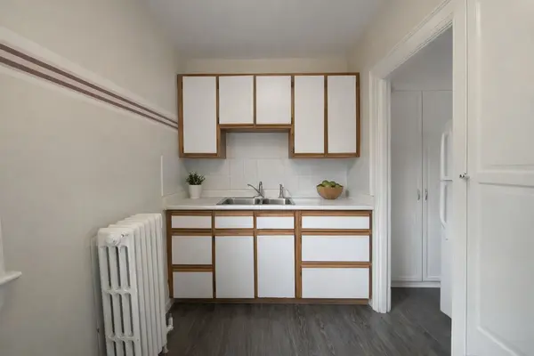 376 Davenport RD #2F, Toronto C02, ON M4V 1B4