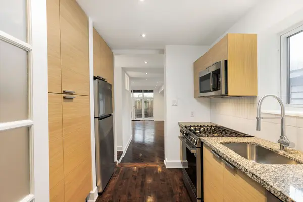 734 Huron ST #Main Fl, Toronto C02, ON M4V 2W3