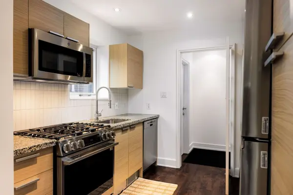 734 Huron ST #Main Fl, Toronto C02, ON M4V 2W3