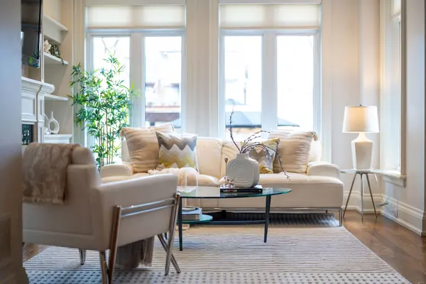 721 Markham ST, Toronto C02, ON M6G 2M2