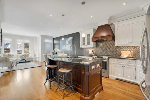 721 Markham ST, Toronto C02, ON M6G 2M2