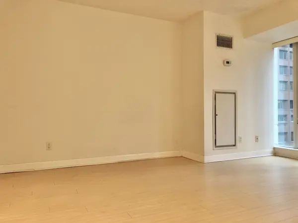 210 Victoria ST #717, Toronto C08, ON M5B 2R3