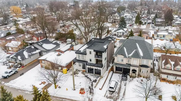 711 Hillview CRES, Pickering, ON L1W 2R6