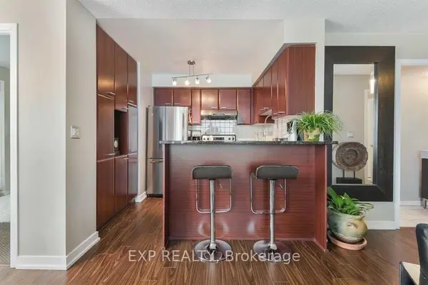 38 Lee Centre DR #2203, Toronto E09, ON M1H 3J7