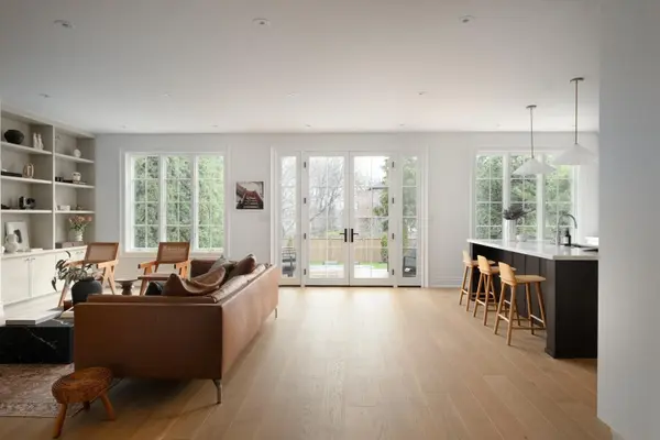 16 Glenshaw CRES, Toronto E03, ON M4B 2C9