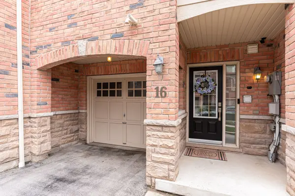 16 Clowes ST, Ajax, ON L1Z 0K9