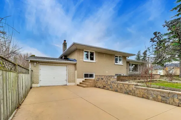 1 Charlemont CRES, Toronto E05, ON M1T 1M3