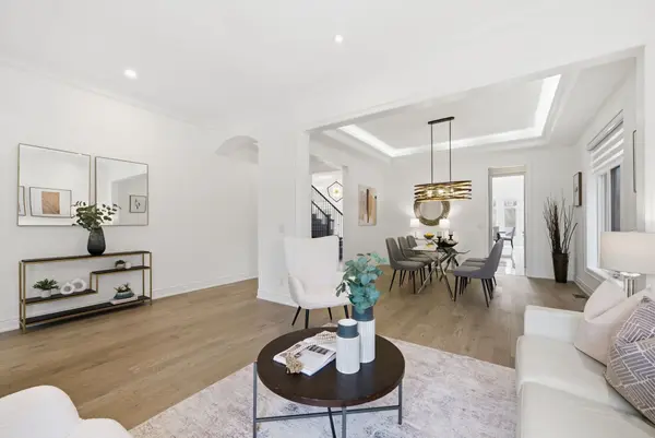 36 Blenheim CIR, Whitby, ON L1P 0E3