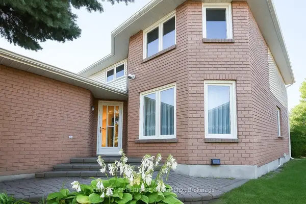 824 Thornton RD N, Oshawa, ON L1J 7N2