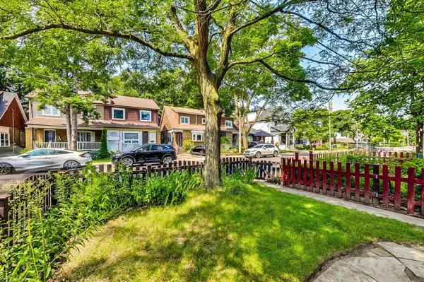 317 Victoria Park AVE #Upper, Toronto E06, ON M4E 3S7