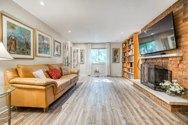 267 Aurora Heights DR, Aurora, ON L4G 5C3