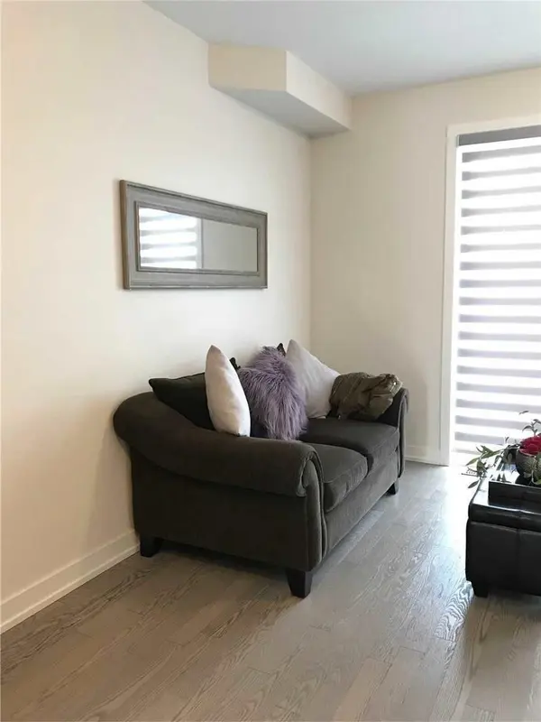 19 Glenngarry CRES, Vaughan, ON L6A 4Z4